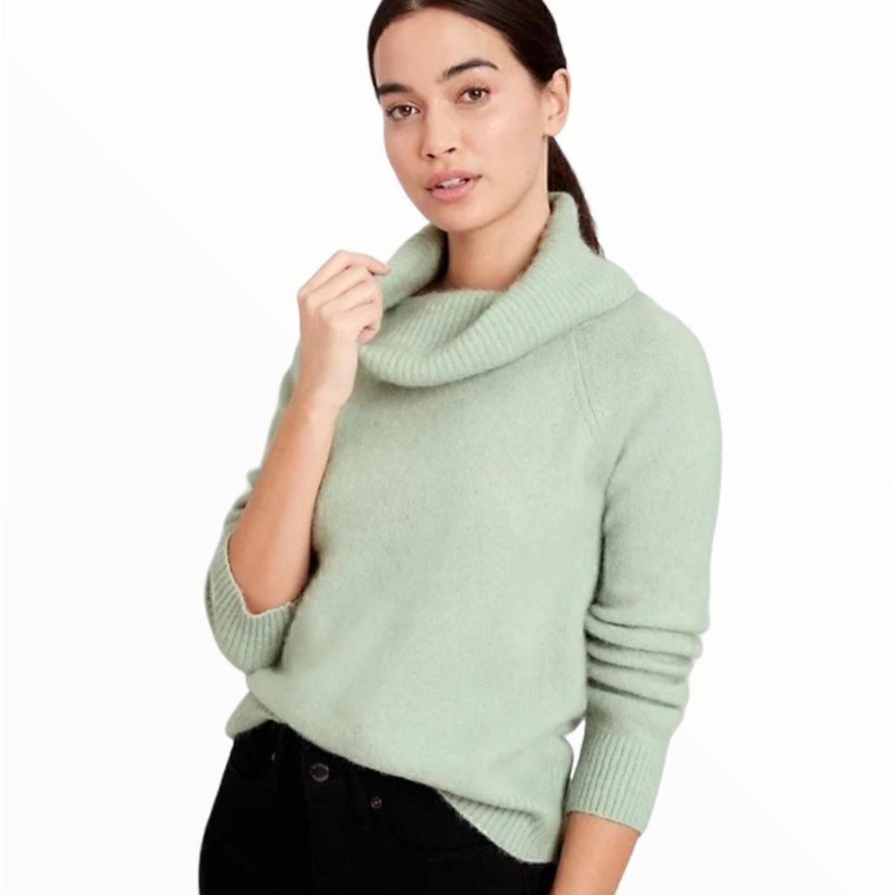 LN BANANA REPUBLIC COWL NECK OVERSIZED SWEATER SZ. M